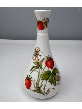 Mann Strawberry Lane Fine Bone China Bud Vase Vintage 1982 Floral Berry Design